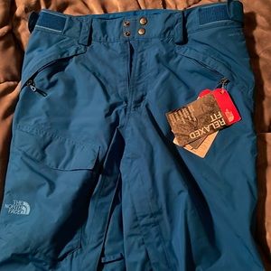 The north face man snowboard pants size m 100% new never been wear tag atcatched